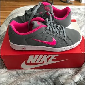 Woman’s Nike Court Tradition II